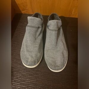 🎊 3/$20 🎊 Sketchers go go knit tennis shoes